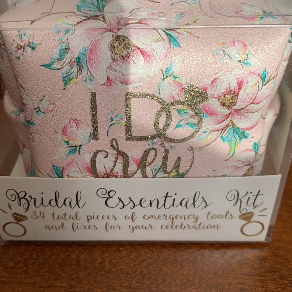 Bridal essentials - Picture 5 of 5